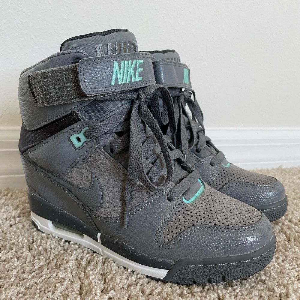 Nike Womens Air Revolution Sky Hi Casual Wedge